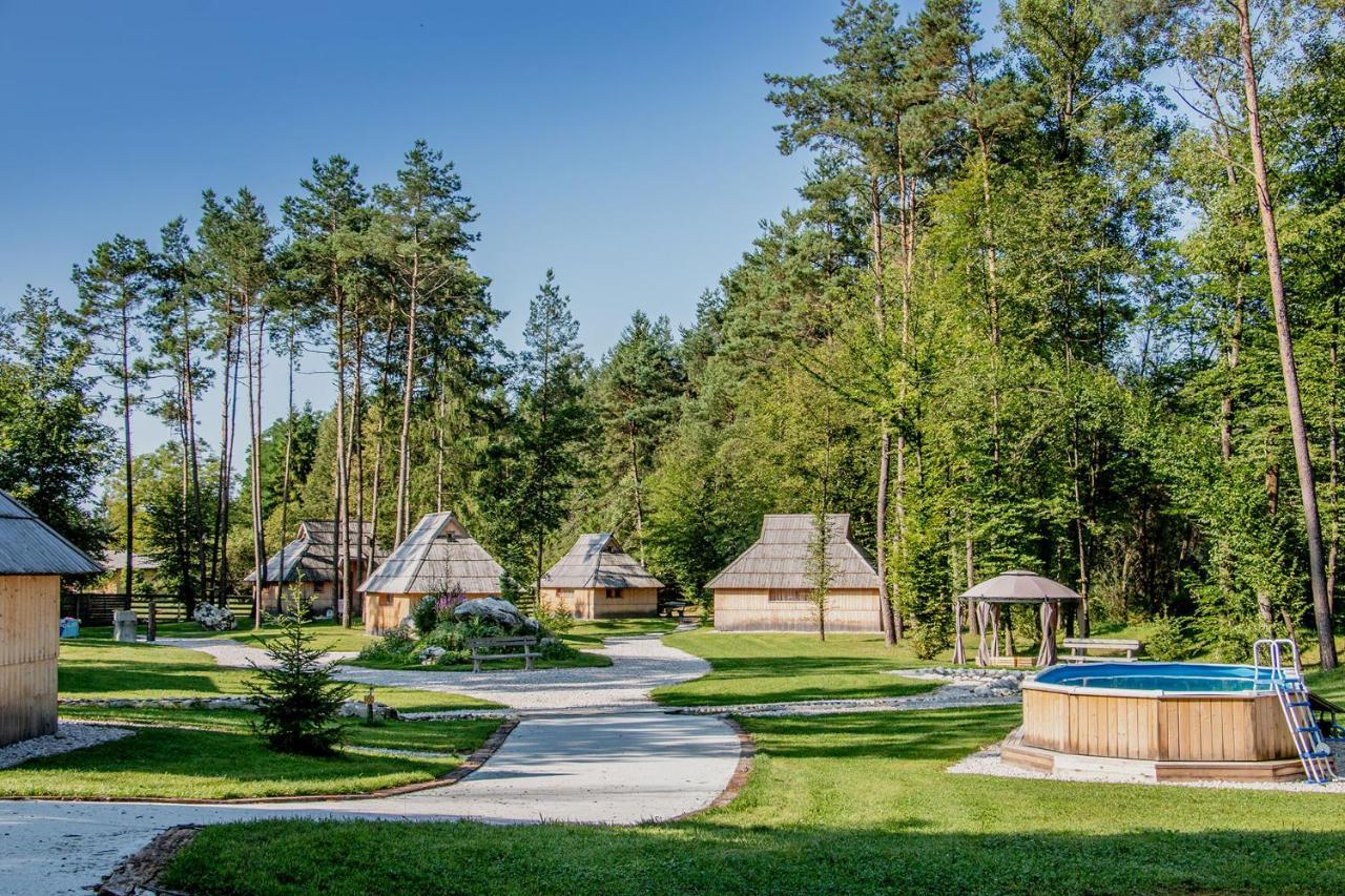 Slovenia Eco Resort Stahovica ภายนอก รูปภาพ